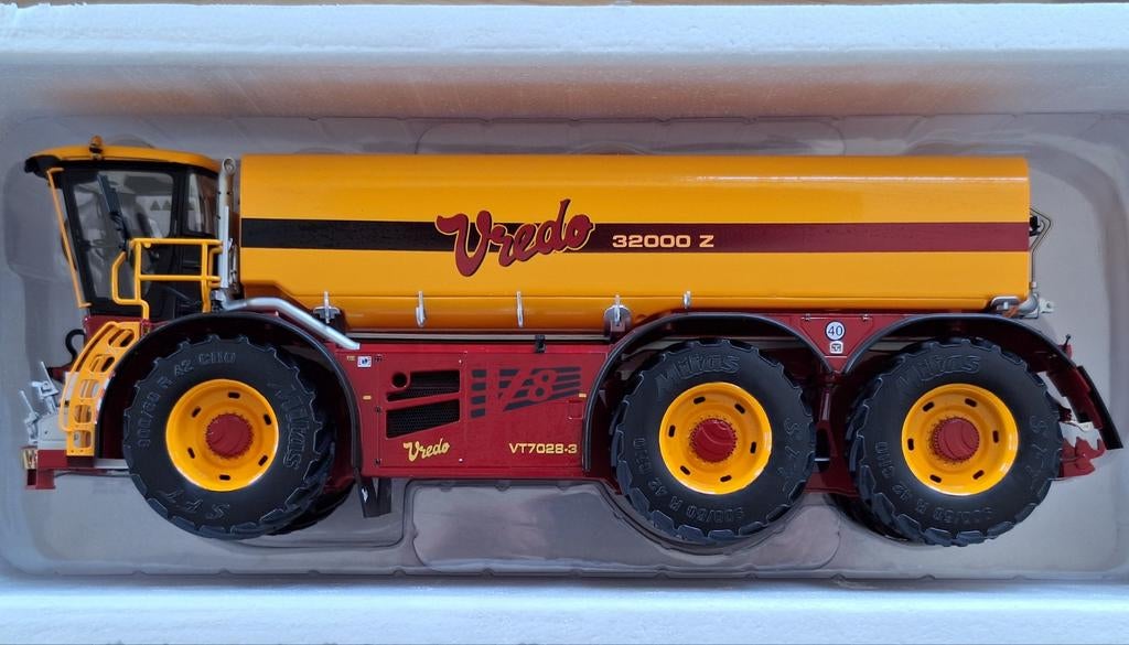 Vredo VT7028-3 32000 Z, Hobby en Vrije tijd, Modelauto's | 1:32, Overige merken, Tractor of Landbouw, Ophalen of Verzenden, Nvt