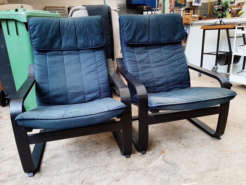 2 IKEA Poäng stoelen met donkerblauwe kussens, Ophalen, Gebruikt, Twee, Blauw