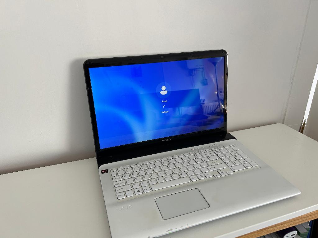 Sony Vaio 17" laptop; I7, 8GB, Radeon videokaart, SSD, Win11, Computers en Software, Ophalen, Gebruikt, Met videokaart, 2 tot 3 Ghz