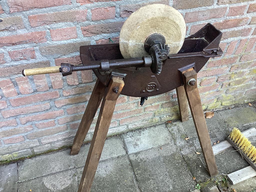 Slijpsteen, Antiek en Kunst, Antiek | Gereedschap en Instrumenten, Ophalen of Verzenden