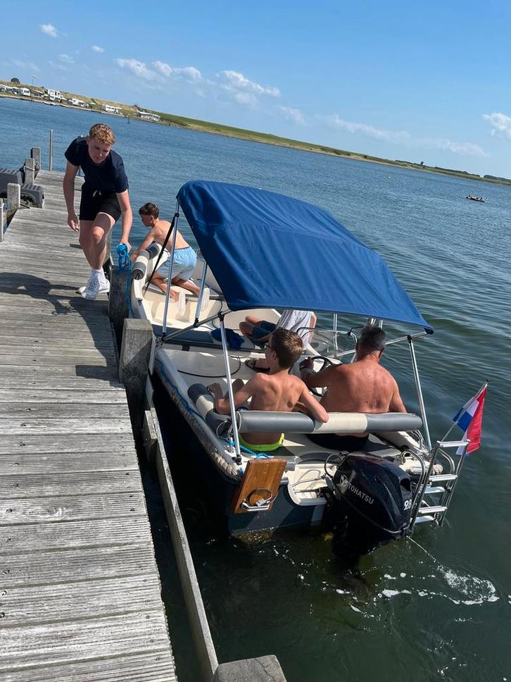 Mooie polyester boot met 9.9pk BB motor en fluistermotor, Watersport en Boten, Motorboten en Motorjachten, Ophalen of Verzenden