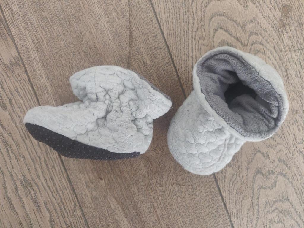 Slofjes baby lichtgrijs maat 20/21 merk Melton, Kinderen en Baby's, Babykleding | Schoentjes en Sokjes, Ophalen of Verzenden, Jongetje of Meisje