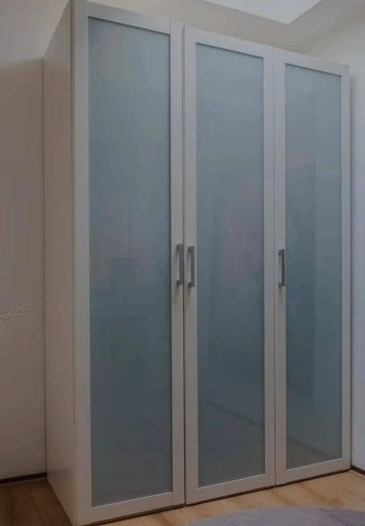 Kledingkast met melkglas in deuren, Ophalen, Met deur(en), 100 tot 150 cm, 200 cm of meer