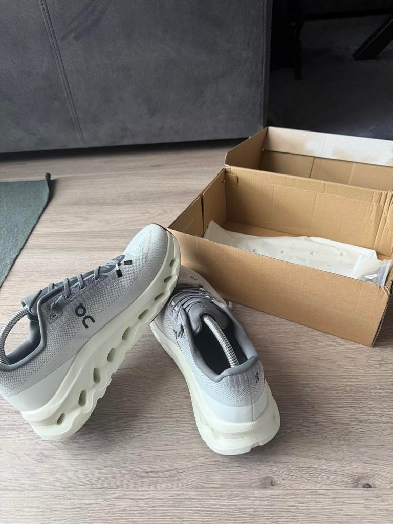 Gloednieuwe On Cloud schoenen, Kleding | Heren, Schoenen, Ophalen of Verzenden, Nieuw, Sneakers of Gympen