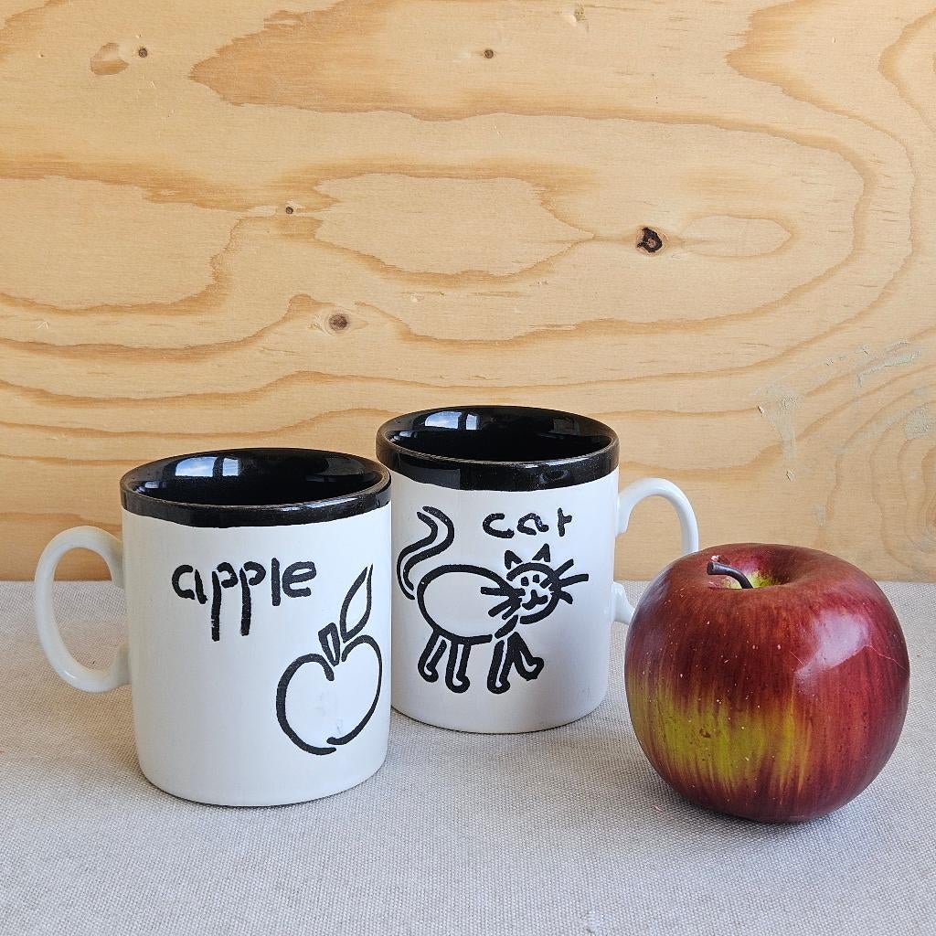 Just Mugs set van 2 bekers Cat Apple, Keramiek, Ophalen of Verzenden, Zo goed als nieuw, Nvt