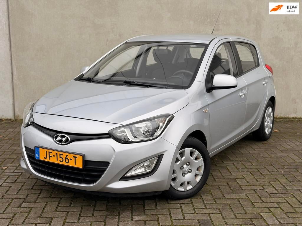 Hyundai i20 1.2i 5 Star Edition Airco Elek pakket Trekh isof, Euro 5, Gebruikt, 4 cilinders, Bedrijf
