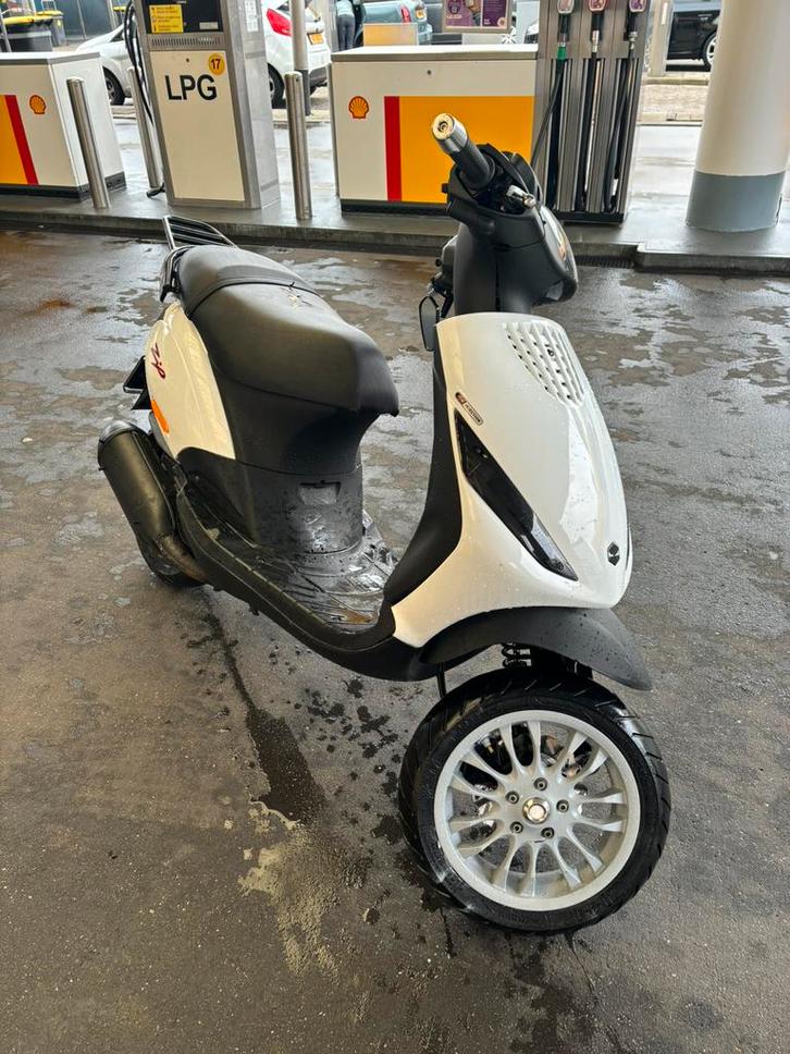 Zip 125, Fietsen en Brommers, Brommeronderdelen | Scooters, Zo goed als nieuw, Piaggio, Blok, Ophalen