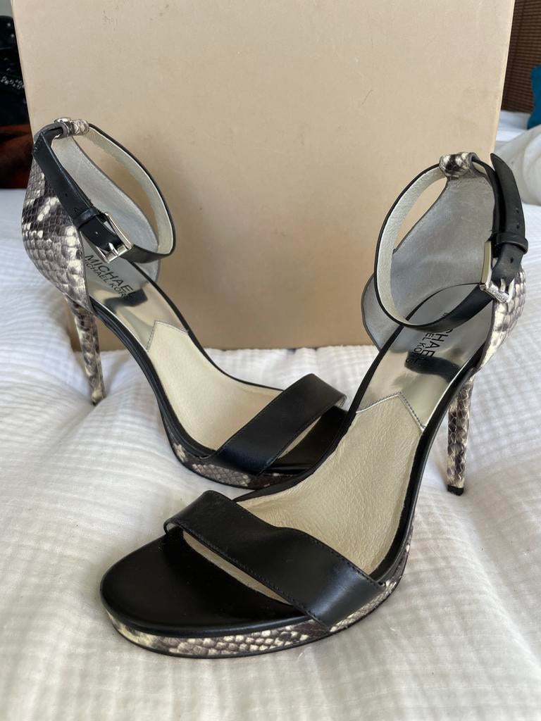 Michael Kors "Sienna" stiletto sandalen met slangenprint, Zwart, Zo goed als nieuw, Sandalen of Muiltjes, Ophalen of Verzenden
