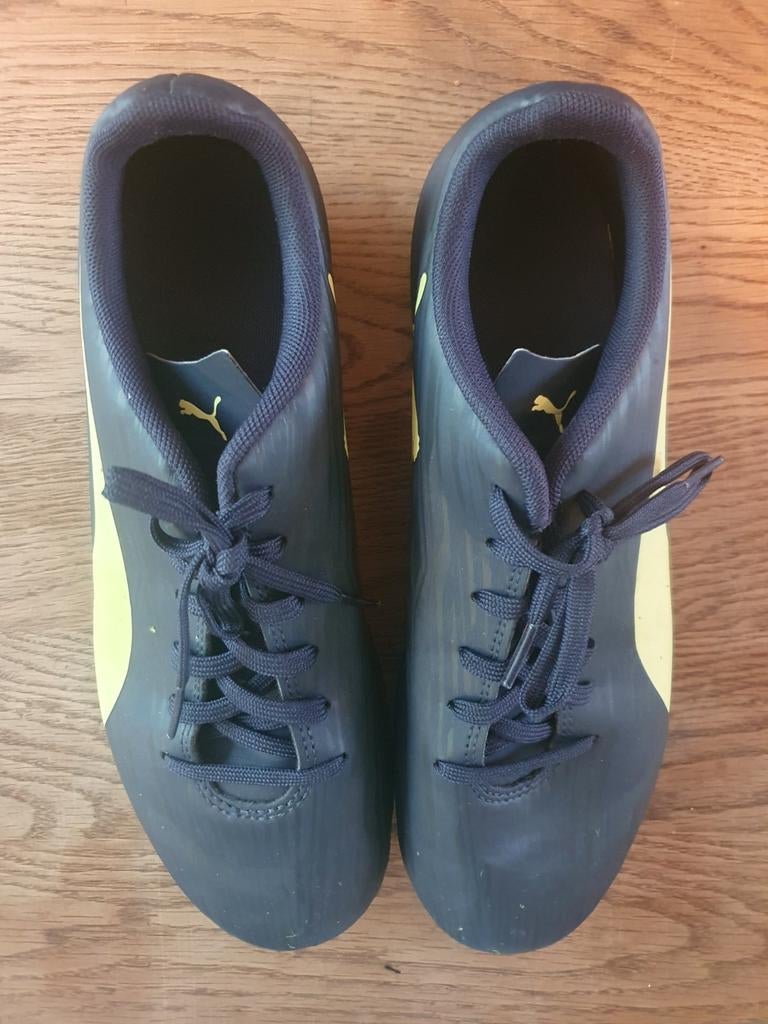 Puma Voetbalschoenen Maat 41 - Gebruikt, Sport en Fitness, Voetbal, Maat XS of kleiner, Ophalen of Verzenden, Gebruikt, Schoenen