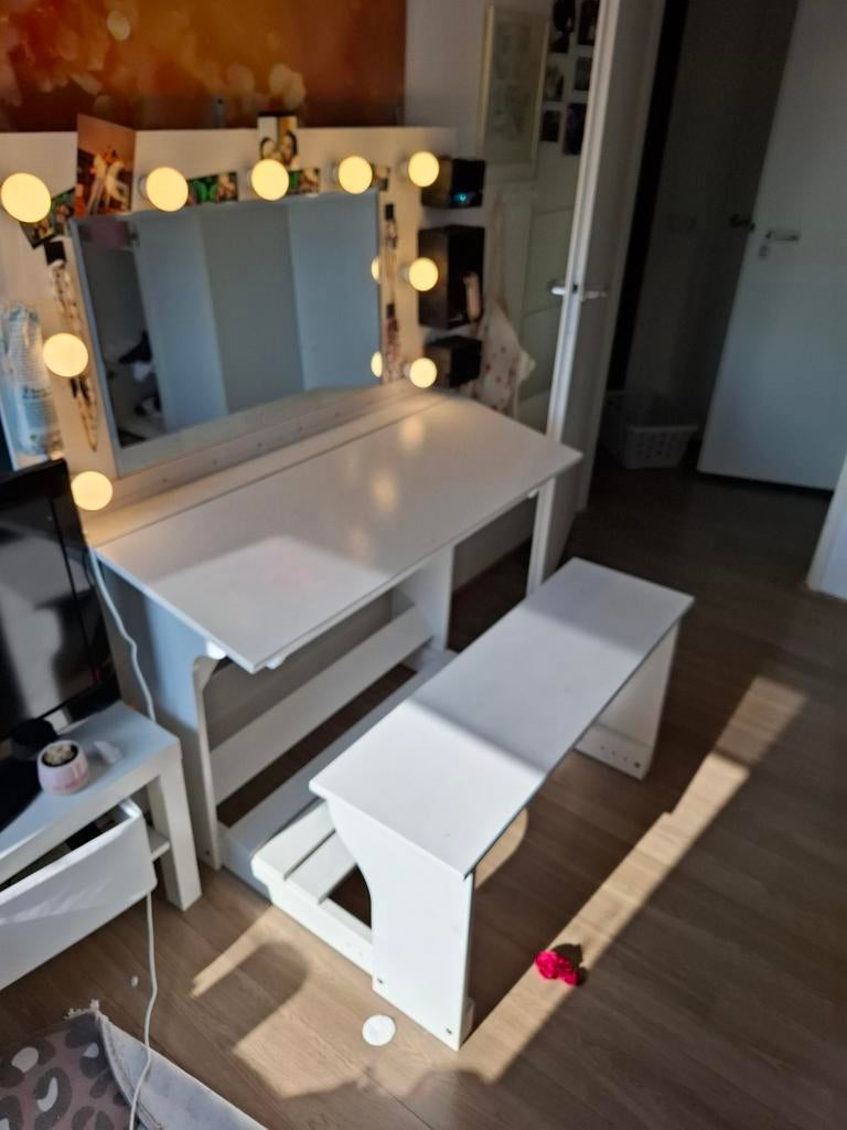 Prachtige lessenaar met bank en ingebouwde bergruimte, Ophalen