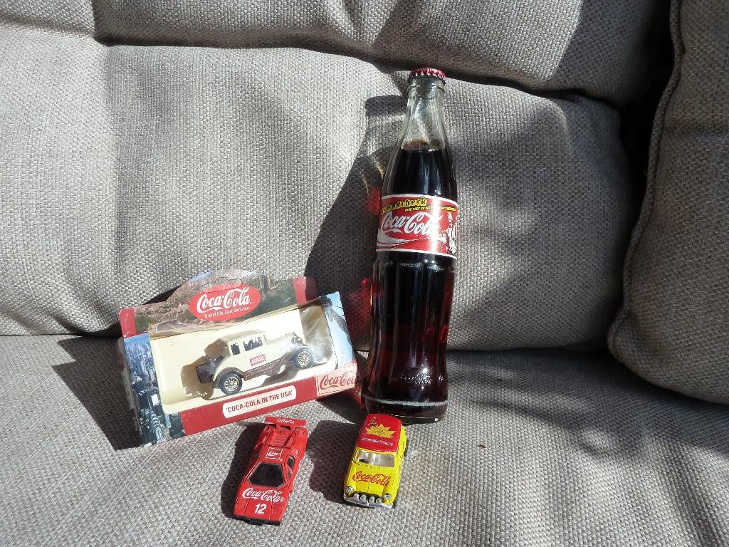 COCA COLA: MODELAUTO'S & BIJZONDERE FLES uit Zwitserland, Ophalen of Verzenden, Nieuw, Gebruiksvoorwerp