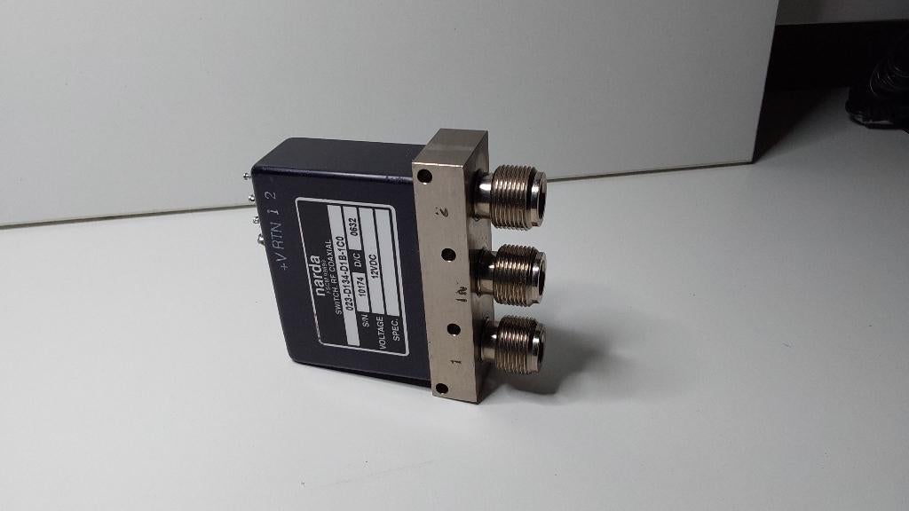 Narda coaxial switch 023-D134-D1B-1C0 12Volt N type, Telecommunicatie, Antennes en Masten, Ophalen of Verzenden, Zo goed als nieuw