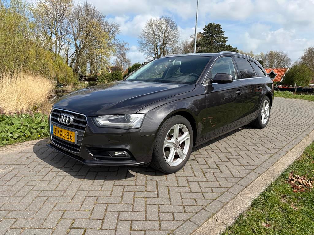 Audi A4 1.8TFSI 125KW Avant 2013 Grijs, Auto's, Voorwielaandrijving, Stof, Zwart, 4 cilinders