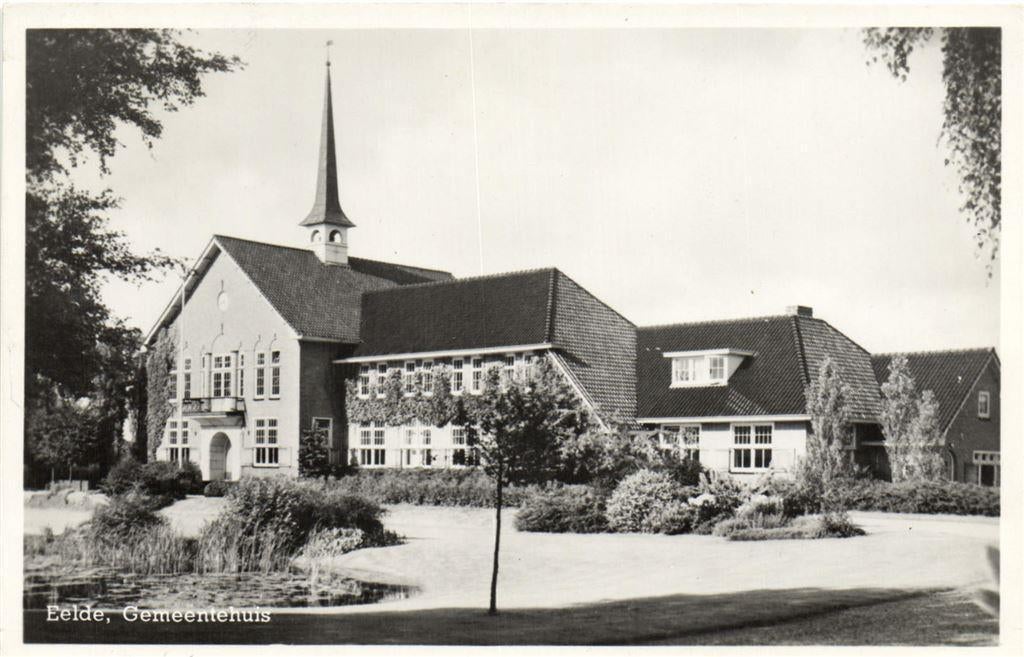 Eelde, Gemeentehuis - 1956 gelopen, Verzamelen, Ansichtkaarten | Nederland, Ophalen of Verzenden, Voor 1920, Gelopen, Noord-Brabant