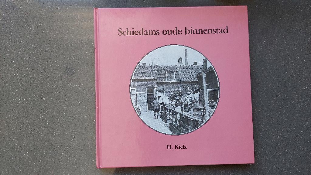 Schiedam oude binnenstad, Ophalen of Verzenden, H. Kiela, 20e eeuw of later, Gelezen