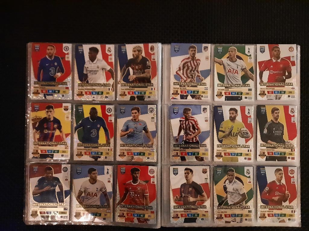 Map met 125 FIFA voetbalkaartjes, Ophalen of Verzenden, Nieuw, Meerdere plaatjes