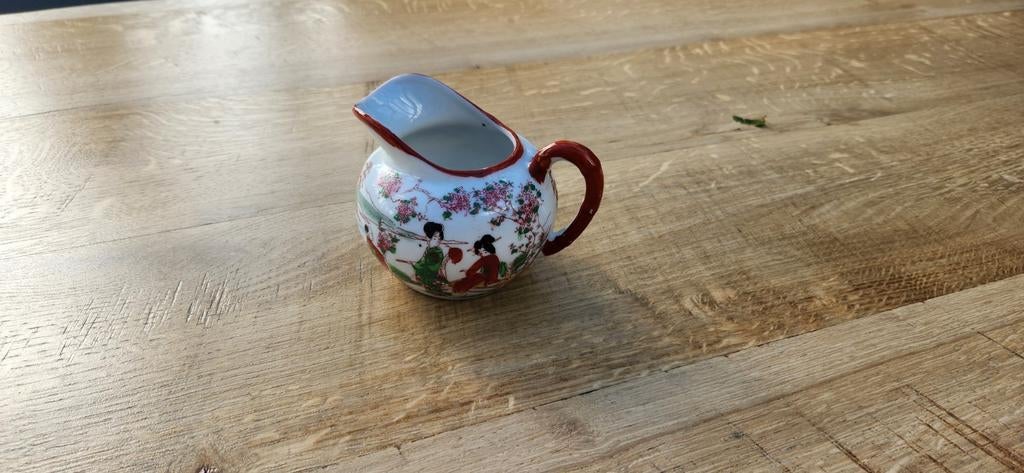 Chinees Porseleinen Kannetje met Traditionele Decoratie, Ophalen