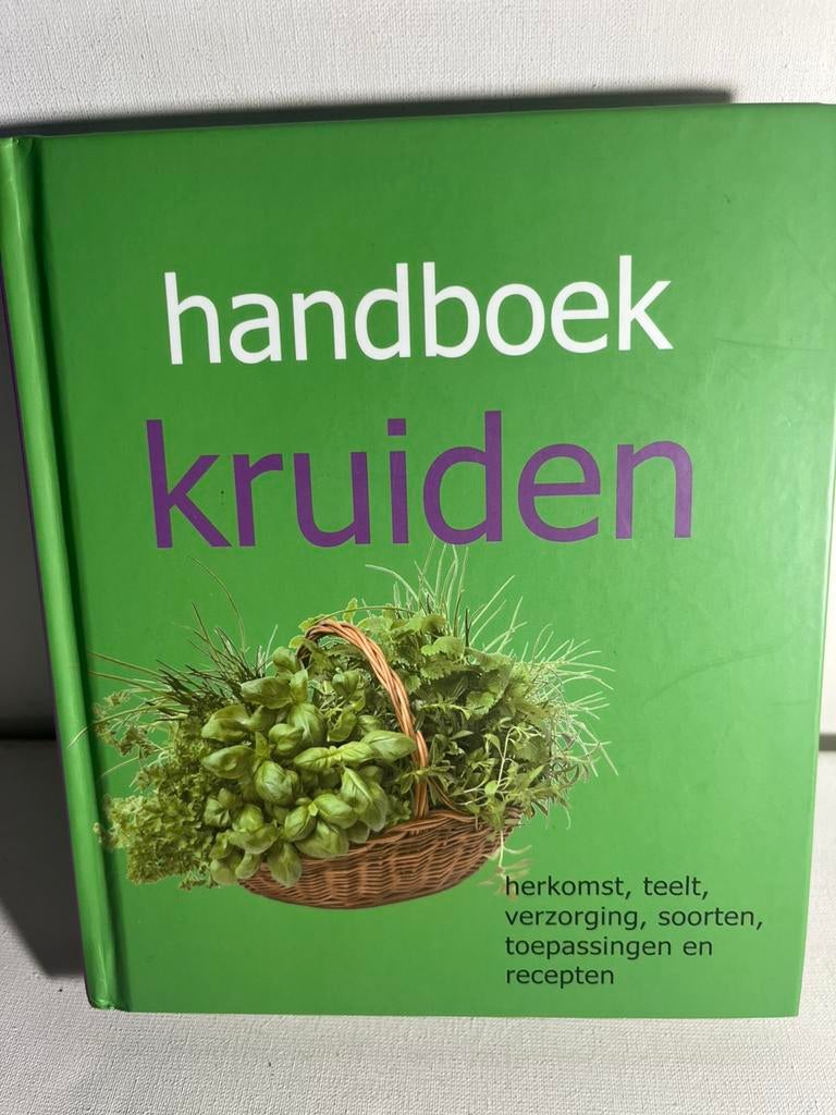 Handboek kruiden: herkomst, teelt, verzorging, en recepten, Ophalen of Verzenden, Zo goed als nieuw, Kruiden en Alternatief
