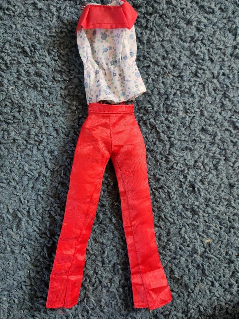 Topje en broek voor Barbie achtige, Verzamelen, Poppen, Ophalen of Verzenden, Gebruikt, Kleertjes