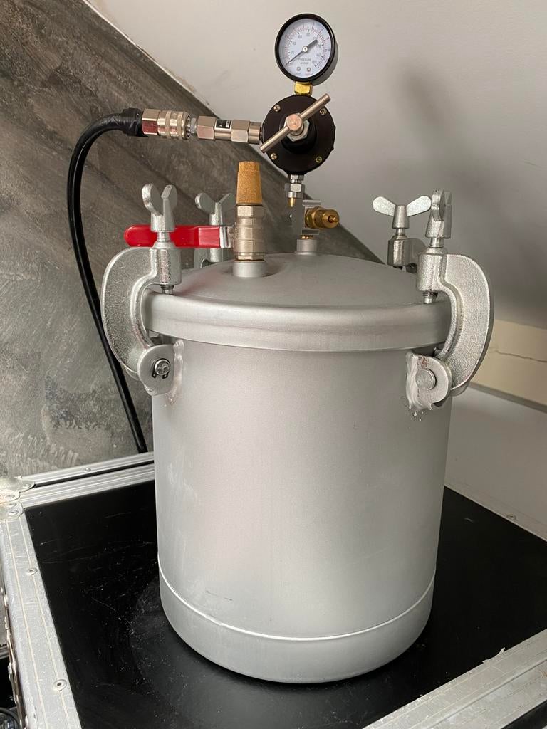 Pressure pot voor resin gieten, Ophalen