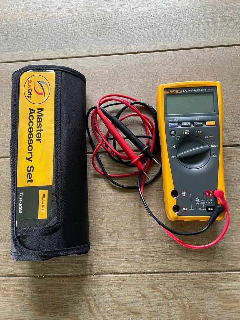 Fluke 179 True RMS Multimeter met accessoires, Ophalen of Verzenden, Zo goed als nieuw, Multimeter