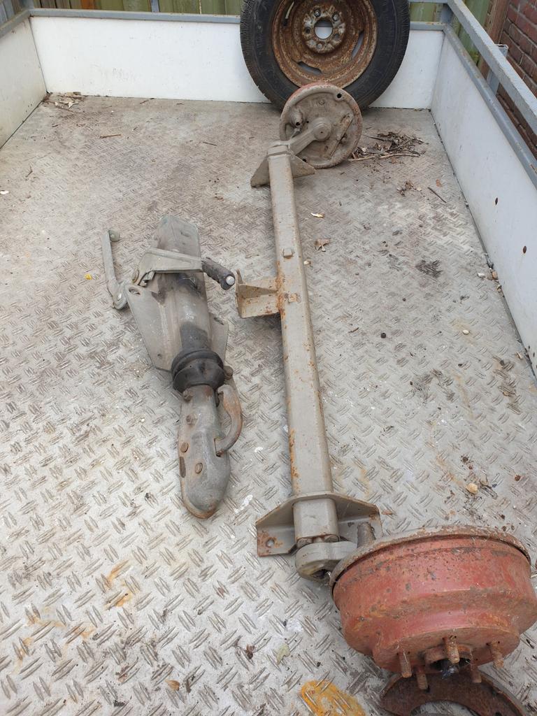 Aanhangwagen onderdelen: as, koppeling en remtrommel, Ophalen of Verzenden