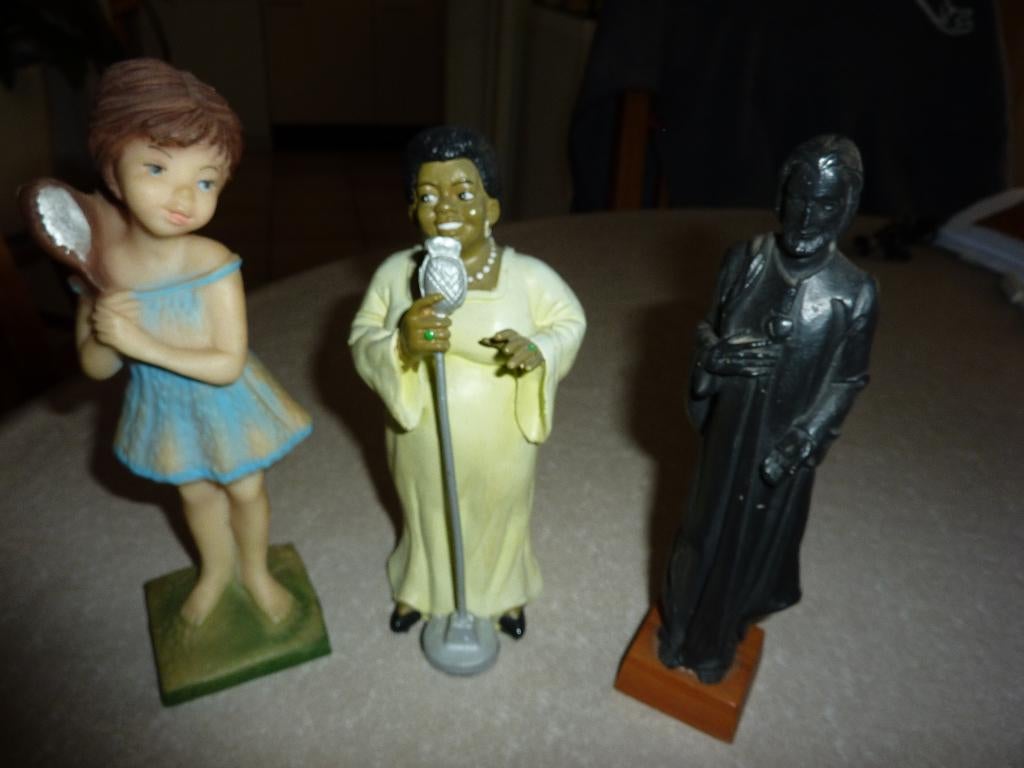 3 oude beeldjes religie-zangeres-meisje, Ophalen of Verzenden, Gebruikt, Mens