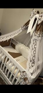 Bed omranding met hemel en 2 strikken, Kinderen en Baby's, Bruin, Jongetje of Meisje, Overige typen, Ophalen of Verzenden