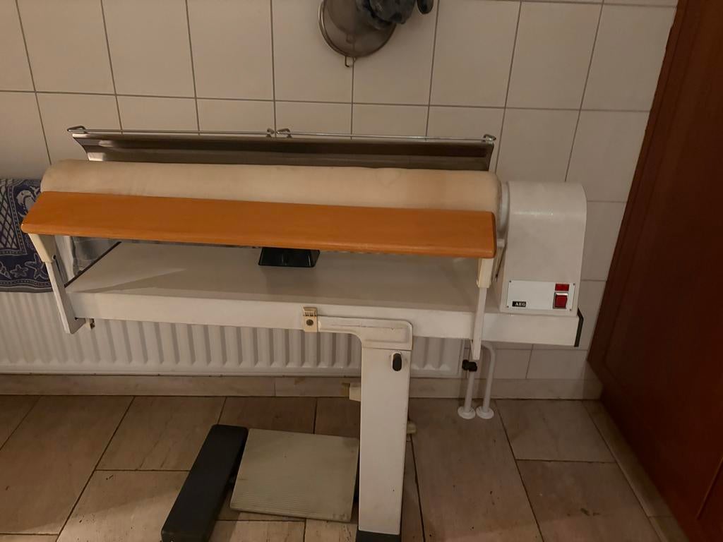 AEG strijkmachine, Witgoed en Apparatuur, Strijkijzers en Strijkplanken, Ophalen of Verzenden, Gebruikt, Strijkijzer met snoer