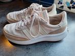 Zachtrose Adidas, maat 42, in prima staat, 15 euro, Ophalen of Verzenden, Zo goed als nieuw, Sneakers of Gympen