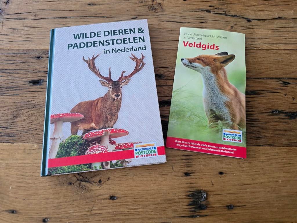 Te koop boek "Wilde dieren en paddestoelen"., Ophalen of Verzenden, Nieuw, Natuur algemeen, Postcodeloterij