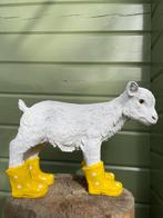Geit met gele regenlaarsjes beeld tuin boer boerderij stal, Ophalen, Kunststof