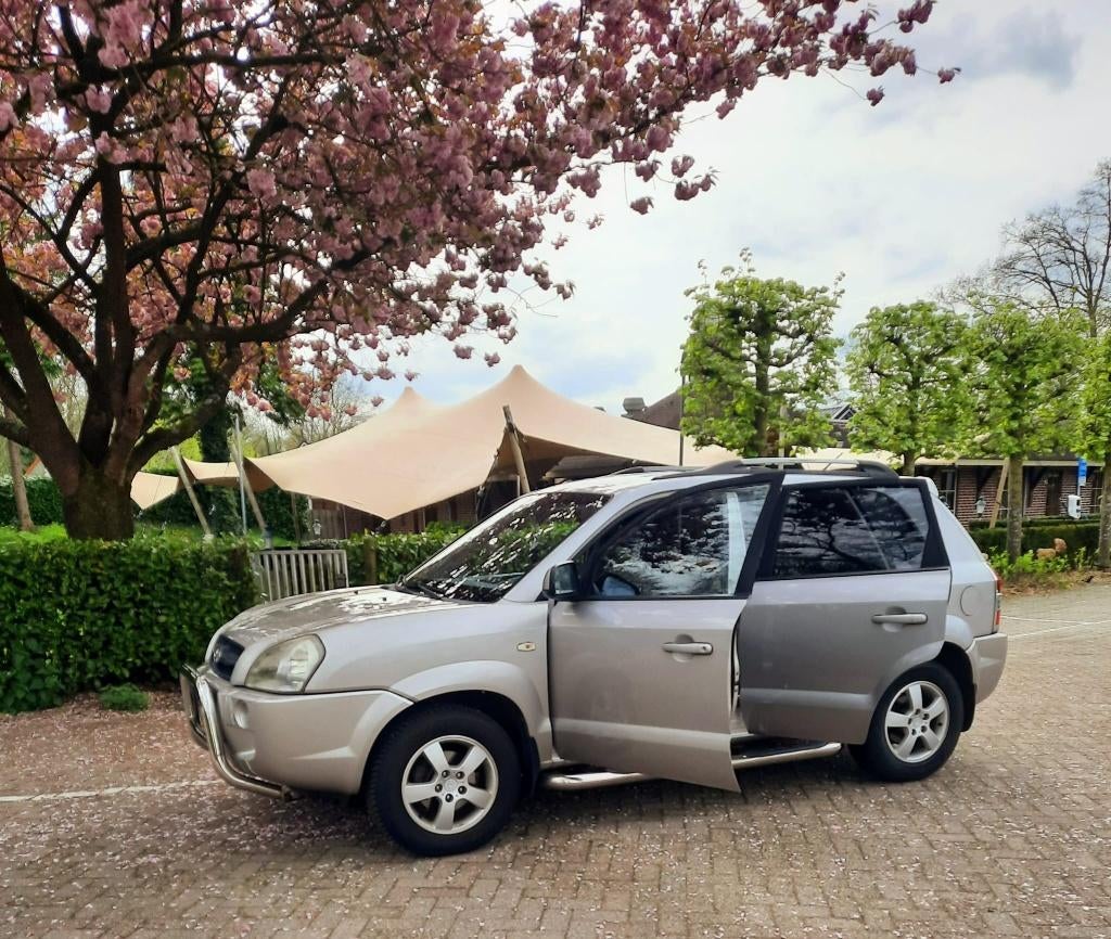 Hyundai Tucson 2.0 I  style 2WD 2005 Grijs, 13 km/l, Achterwielaandrijving, 4 cilinders, 75 €/maand