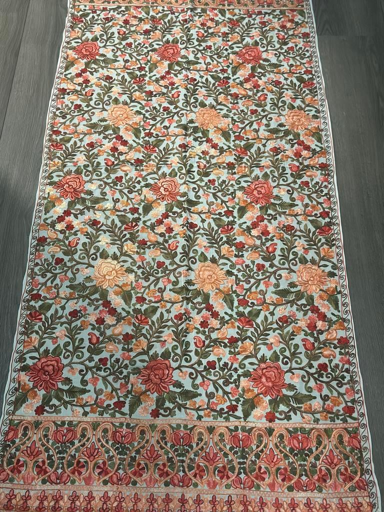 Prachtige Cashmere Sjaal met Geborduurde Bloemen, Ophalen of Verzenden, Nieuw, Maat 38/40 (M), Sjaal