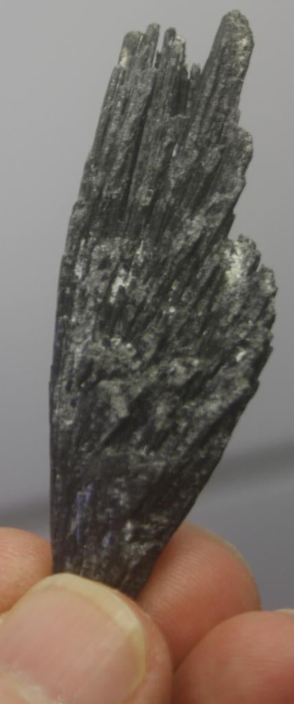 Zwart Kyaniet kristal, Verzamelen, Mineralen en Fossielen, Ophalen of Verzenden, Overige typen