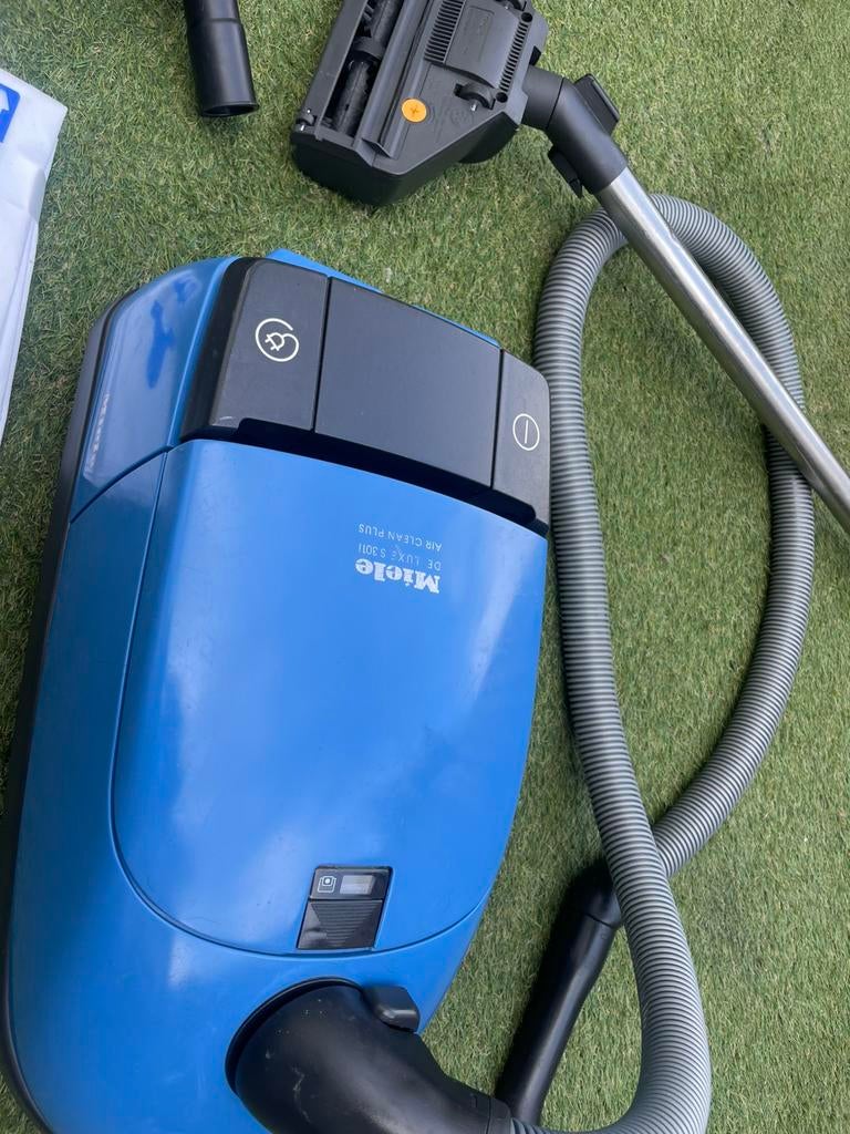 Zeer goedwerkende sterk Miele stofzuiger +6 nieuwer zakken, Witgoed en Apparatuur, Stofzuigers, Ophalen, Gebruikt