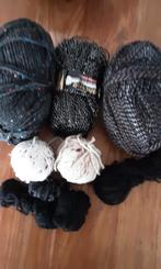 Gemêleerde bolletjes wol zwart/crème - 310 gr, Ophalen of Verzenden, Gebruikt, Breien of Haken, Wol of Garen