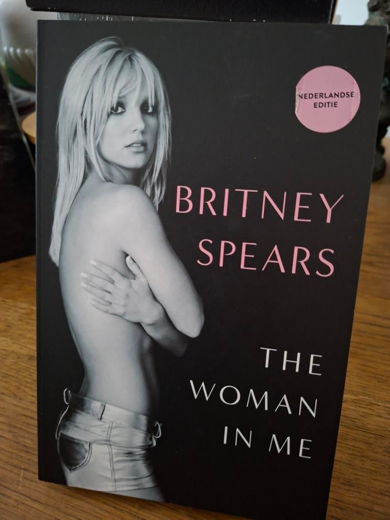 Britney Spears - The Woman in Me - Nederlandse editie, Boeken, Britney Spears, Verzenden, Zo goed als nieuw, Sport