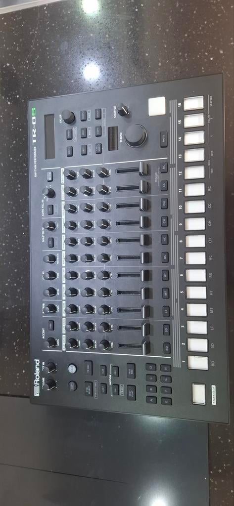 Roland TR-8S Drum Machine met dustcover en tas, Muziek en Instrumenten, Drumcomputers, Ophalen, Zo goed als nieuw, Roland