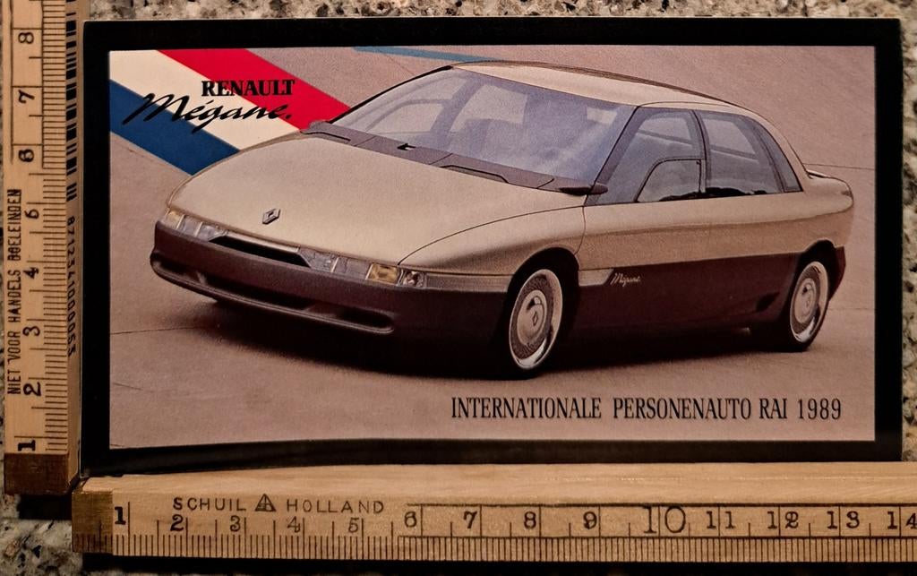Vintage sticker Renault Mégane internationale personenauto, Verzamelen, Stickers, Zo goed als nieuw, Ophalen of Verzenden