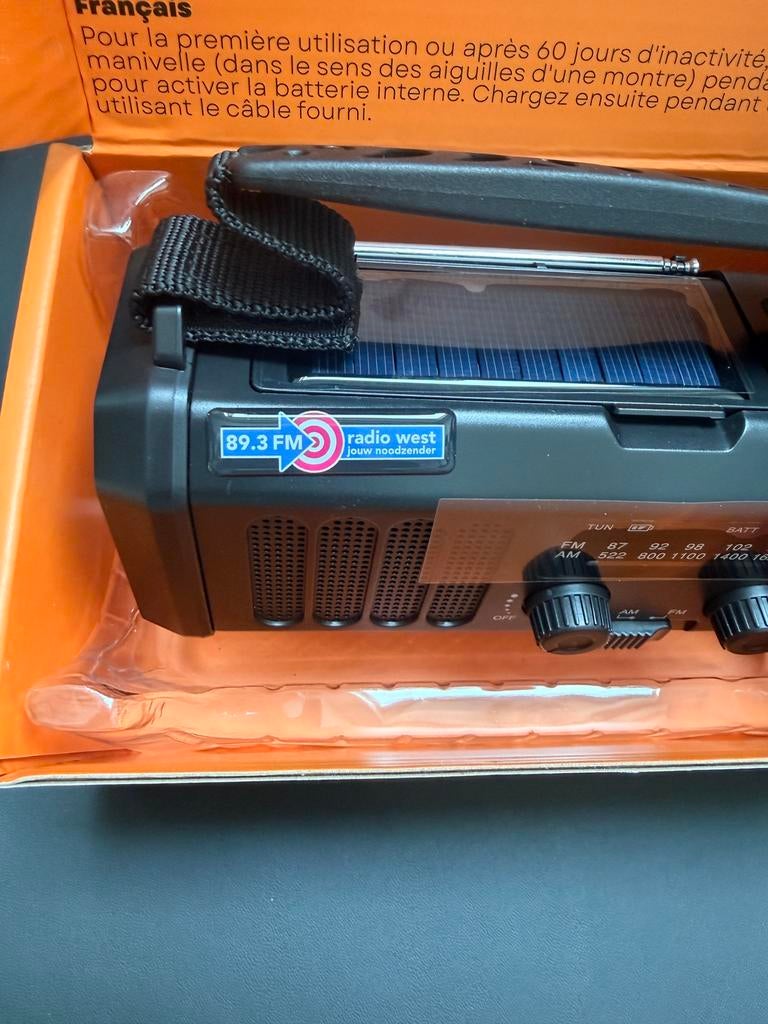 Noodradio van OmroepWest, Audio, Tv en Foto, Radio's, Verzenden, Zo goed als nieuw