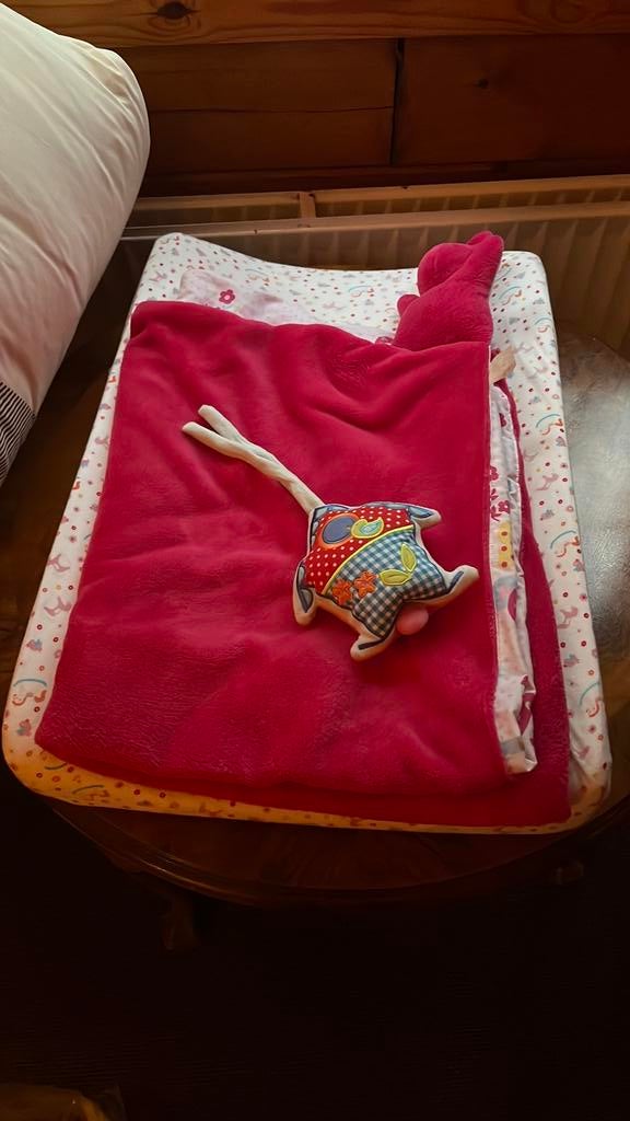 verschoonkussen, dekentje, speeldoos van stof, Ophalen, Zo goed als nieuw, Overige typen