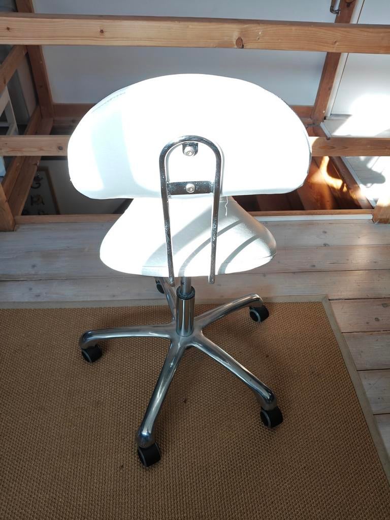 Witte Tabouret / Zadelkruk met lichte gebruikssporen, Ophalen, Gebruikt, Wit, Eén