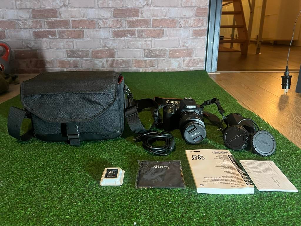 Canon 250D complete bundle, Audio, Tv en Foto, Fotocamera's Digitaal, Ophalen, Spiegelreflex, Canon, Zo goed als nieuw