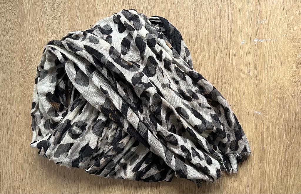 Marccain sjaal/shawl., Kleding | Dames, Mutsen, Sjaals en Handschoenen, Maat 46/48 (XL) of groter, Ophalen of Verzenden, Zo goed als nieuw