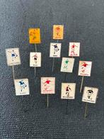 Set 12 speldjes voetbal clubs - Ajax Arsenal Milan, Verzamelen, Ophalen of Verzenden, Gebruikt, Sport, Speldje of Pin