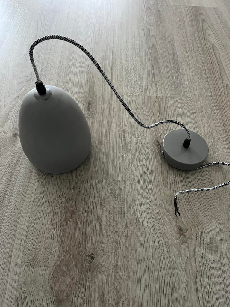 Betonnen hanglamp “Xenos”, Overige materialen, Ophalen of Verzenden, Zo goed als nieuw, Minder dan 50 cm