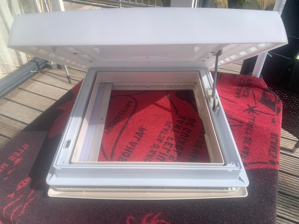 Nieuw Dakluik 40x40 voor Camper/Caravan, Ophalen, Nieuw