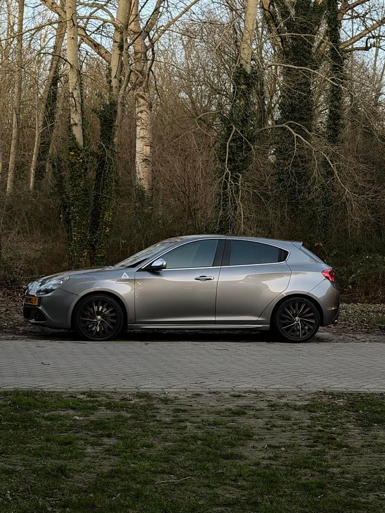 Alfa Romeo Giulietta QV 1.7 TBi – + extra velgen, Auto's, 1295 kg, 4 cilinders, Origineel Nederlands, Handgeschakeld