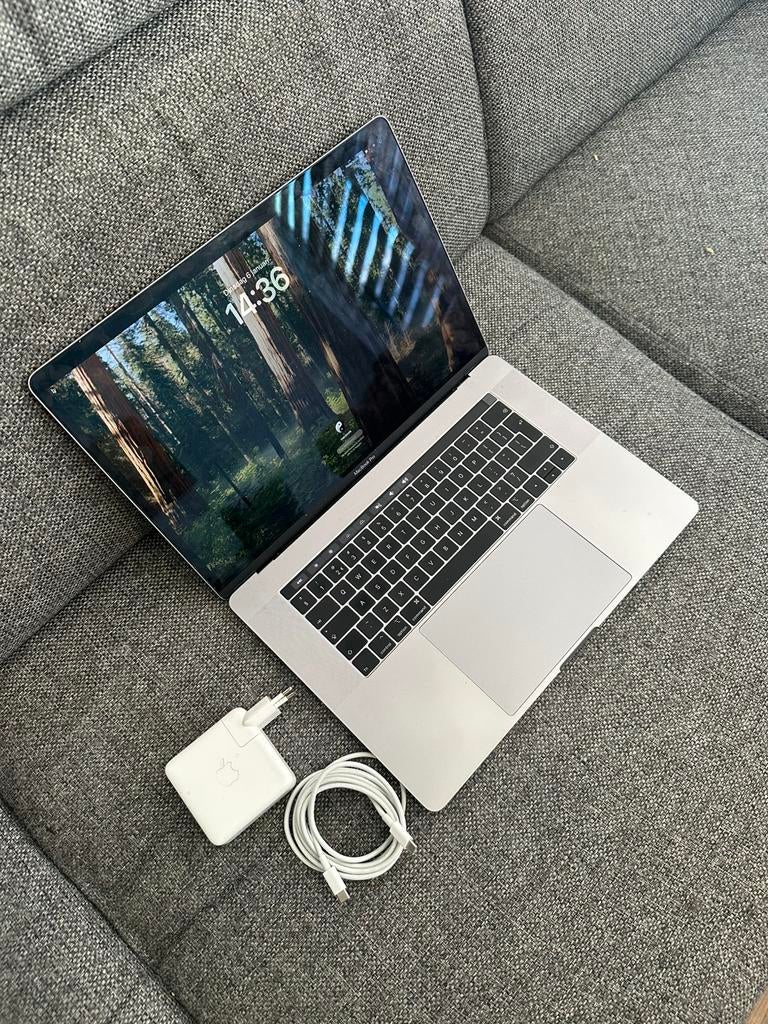 MacBook Pro (15-inch, 2018) Touch Bar met Touch ID, Computers en Software, Apple Macbooks, Ophalen of Verzenden, Zo goed als nieuw